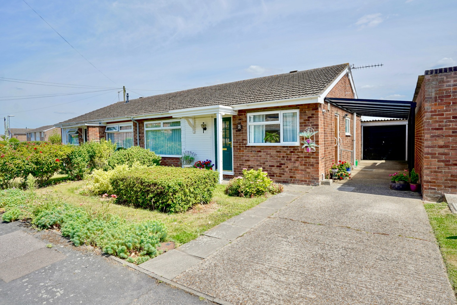 2 bed semi-detached bungalow for sale in Leechcroft, Huntingdon  - Property Image 1