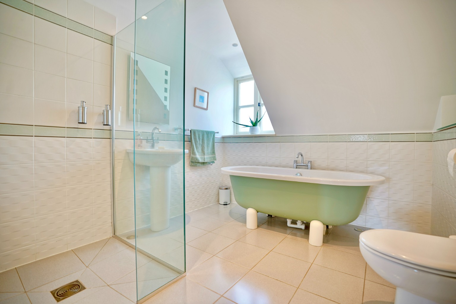 4 bed detached house for sale in The Bumbles, Huntingdon 18