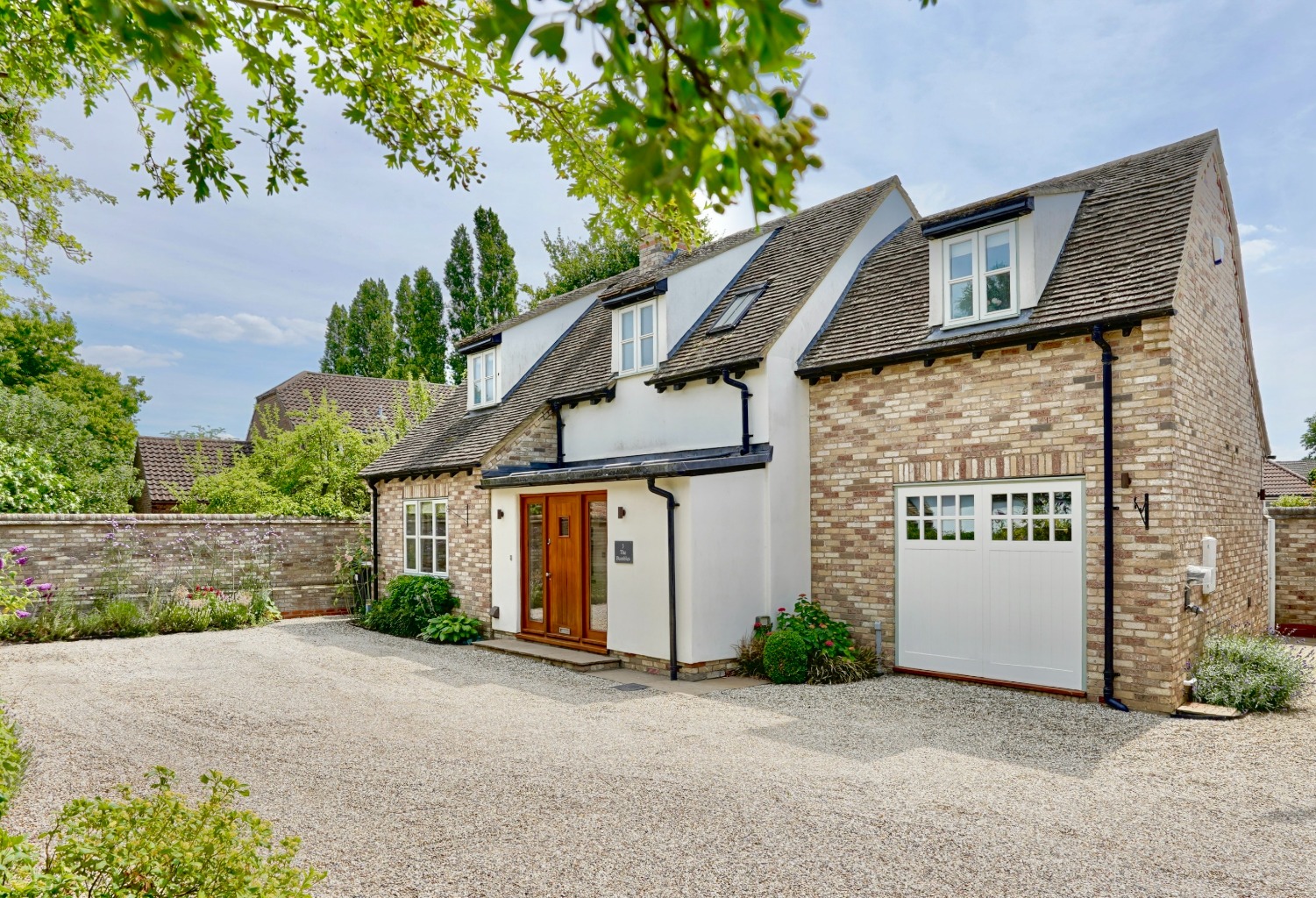 4 bed detached house for sale in The Bumbles, Huntingdon 3