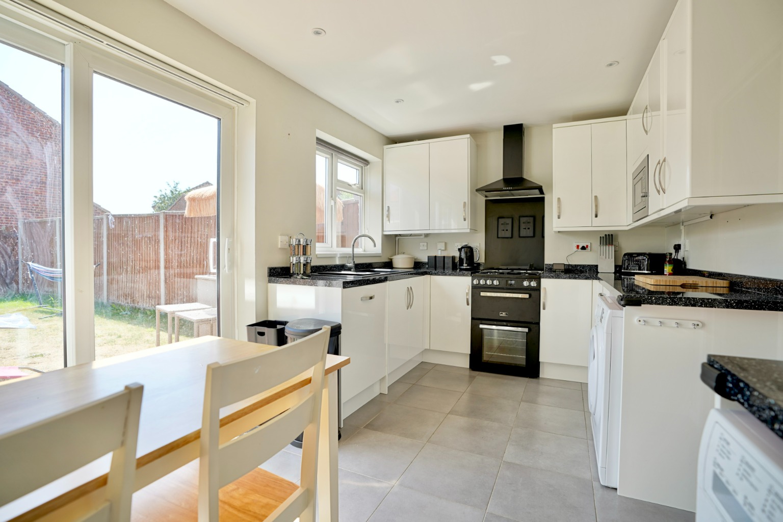 3 bed terraced house for sale in Ash Court, Huntingdon 4