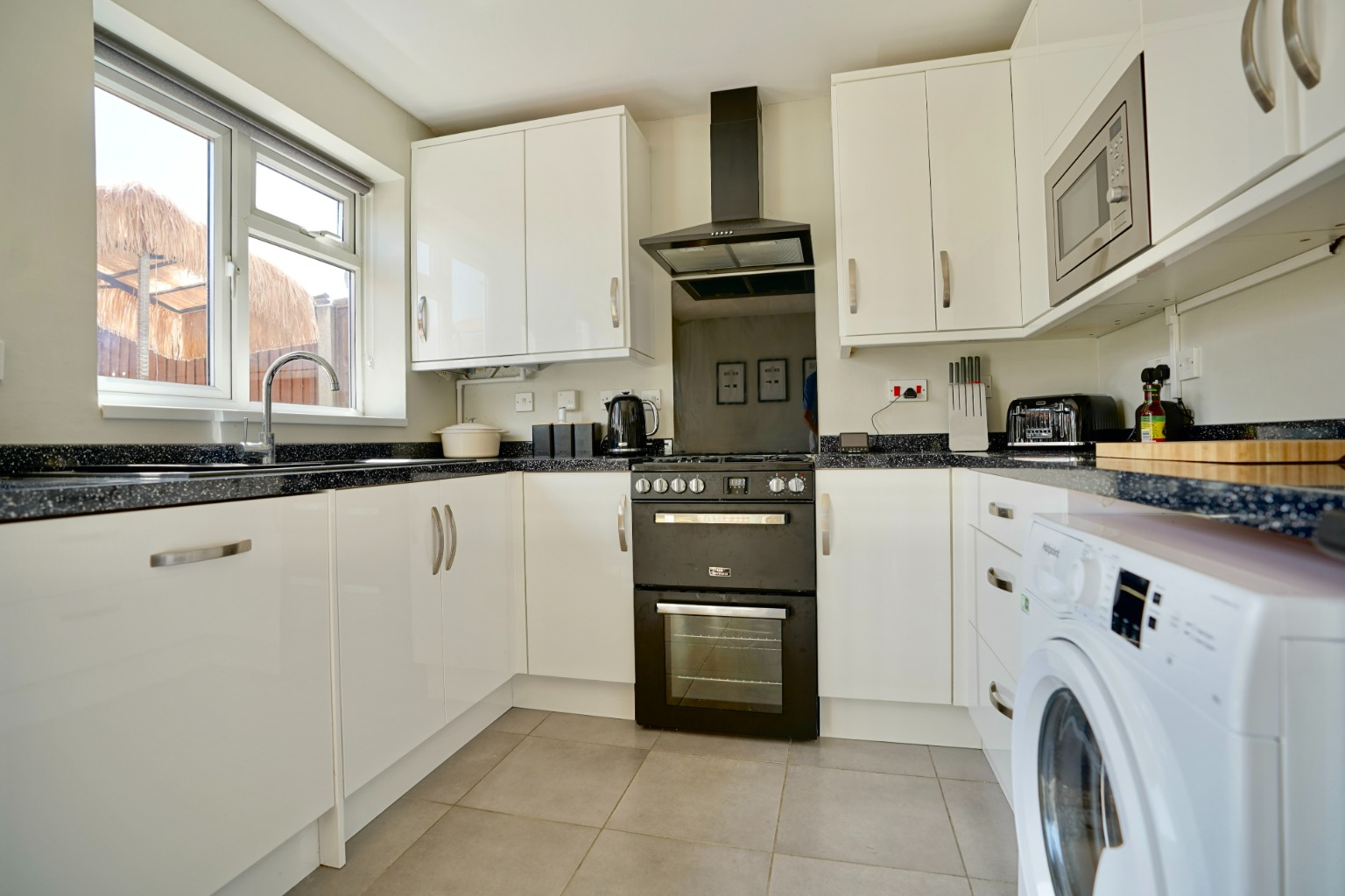 3 bed terraced house for sale in Ash Court, Huntingdon 2