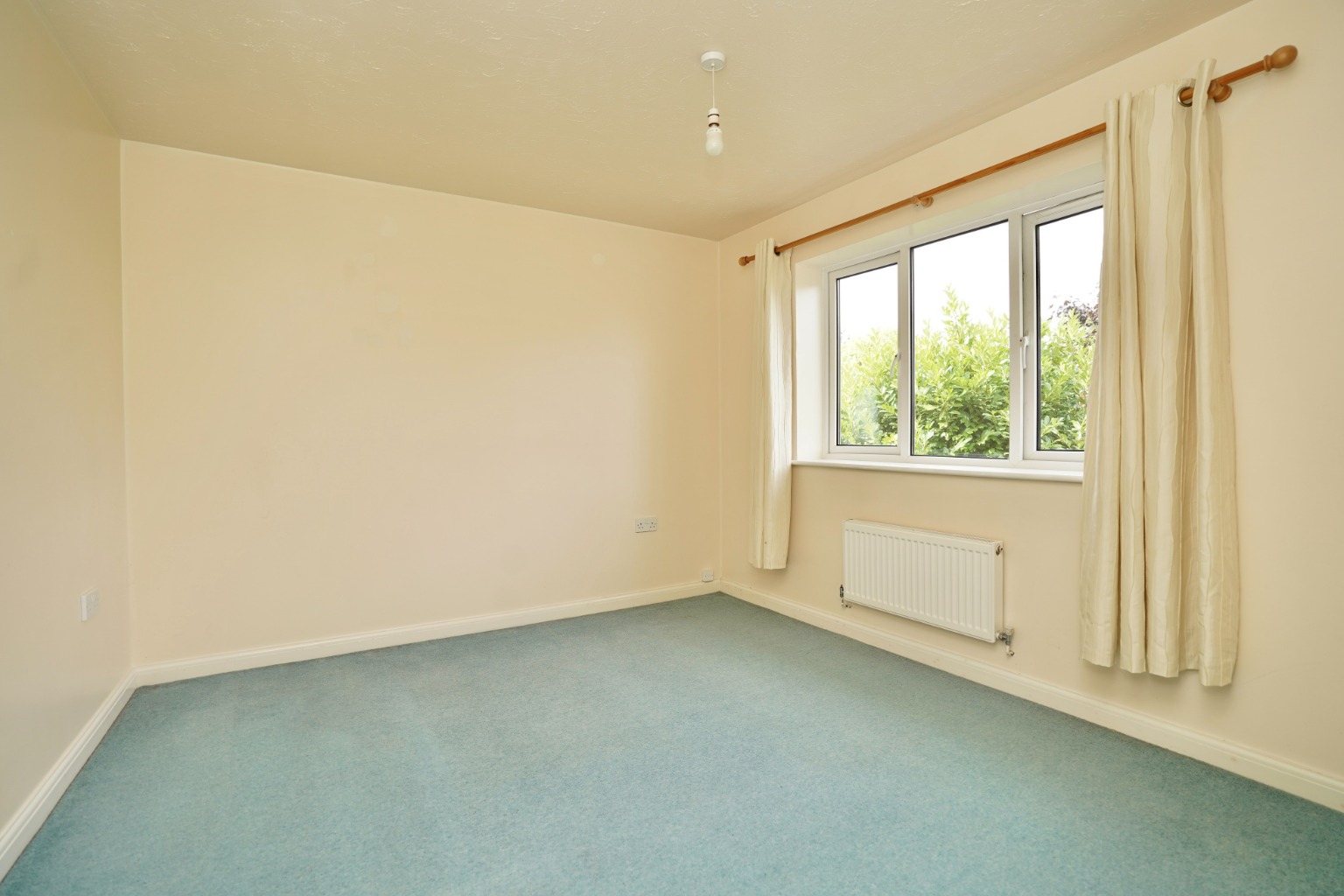 3 bed detached house for sale in Laws Crescent, Huntingdon 8