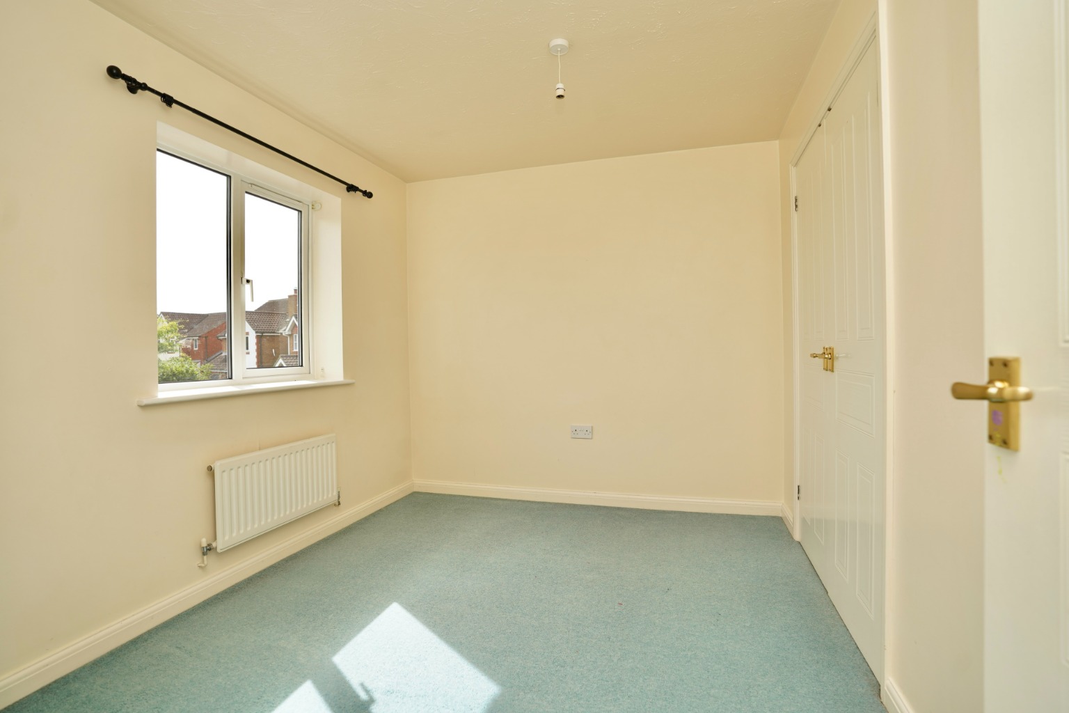 3 bed detached house for sale in Laws Crescent, Huntingdon 9