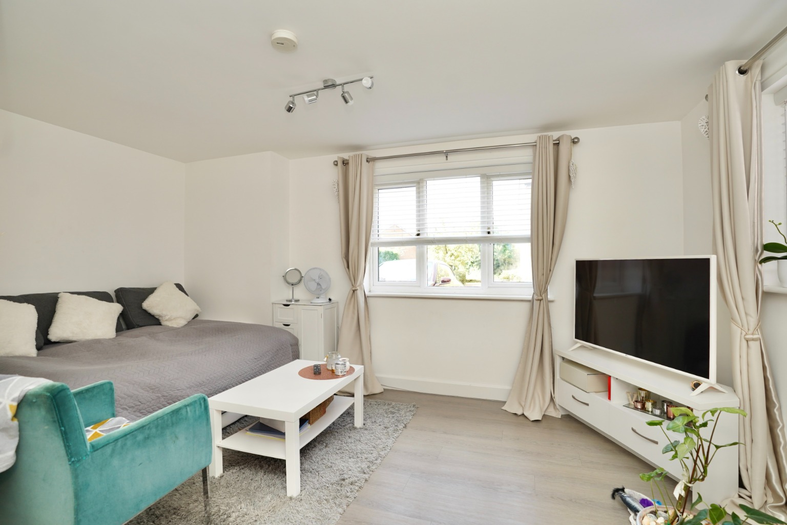 2 bed flat for sale in Ullswater, Huntingdon  - Property Image 4