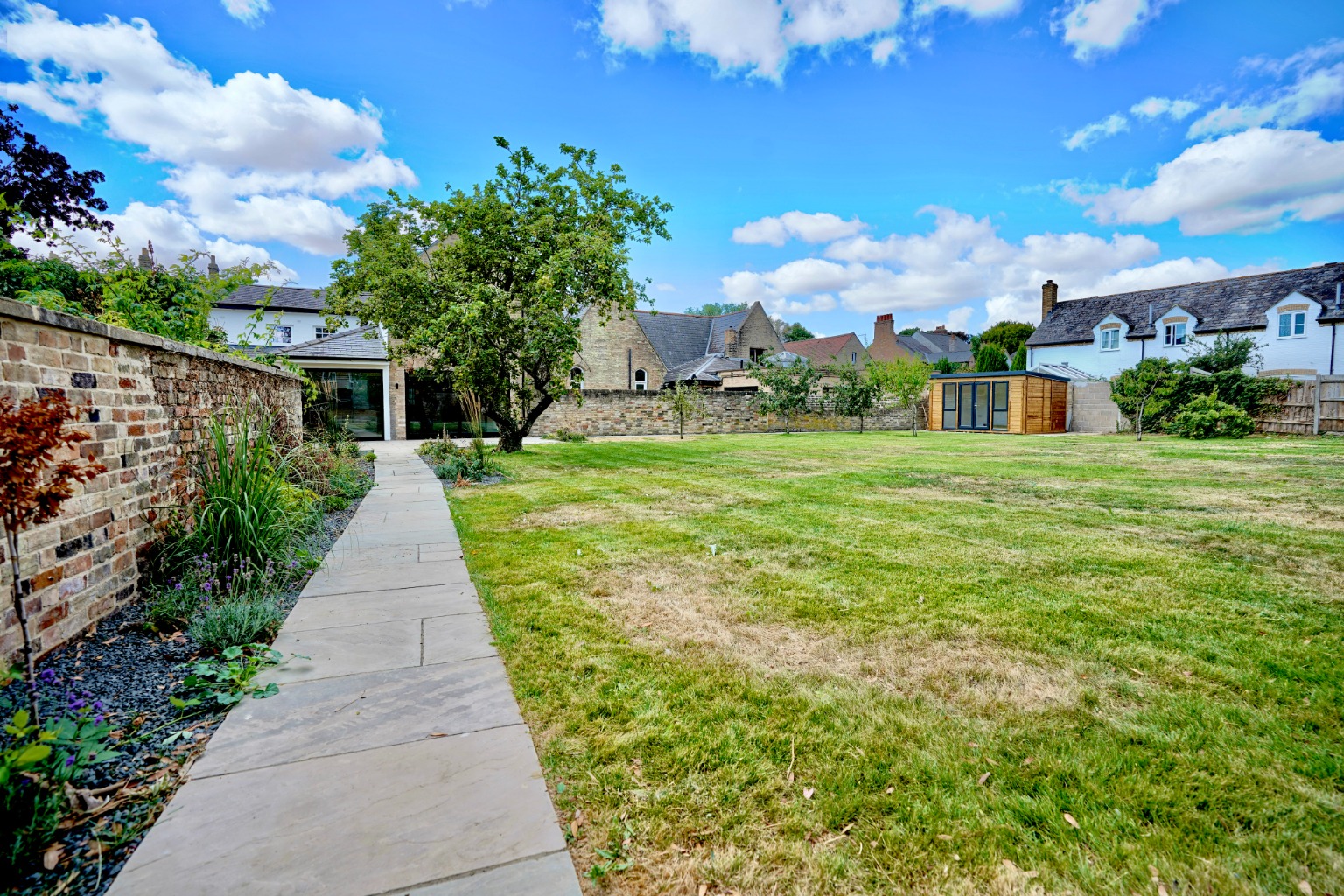 3 bed cottage for sale in High Street, Huntingdon 23