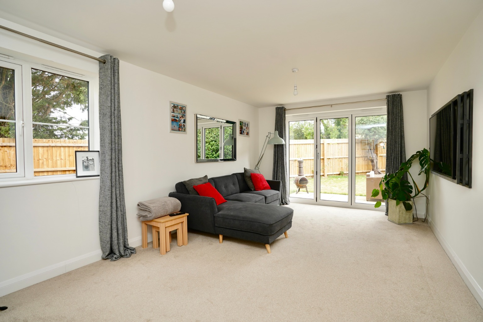 4 bed detached house for sale in Fen Road, Huntingdon 2