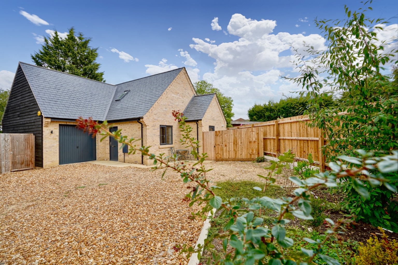 4 bed detached house for sale in Fen Road, Huntingdon - Property Image 1