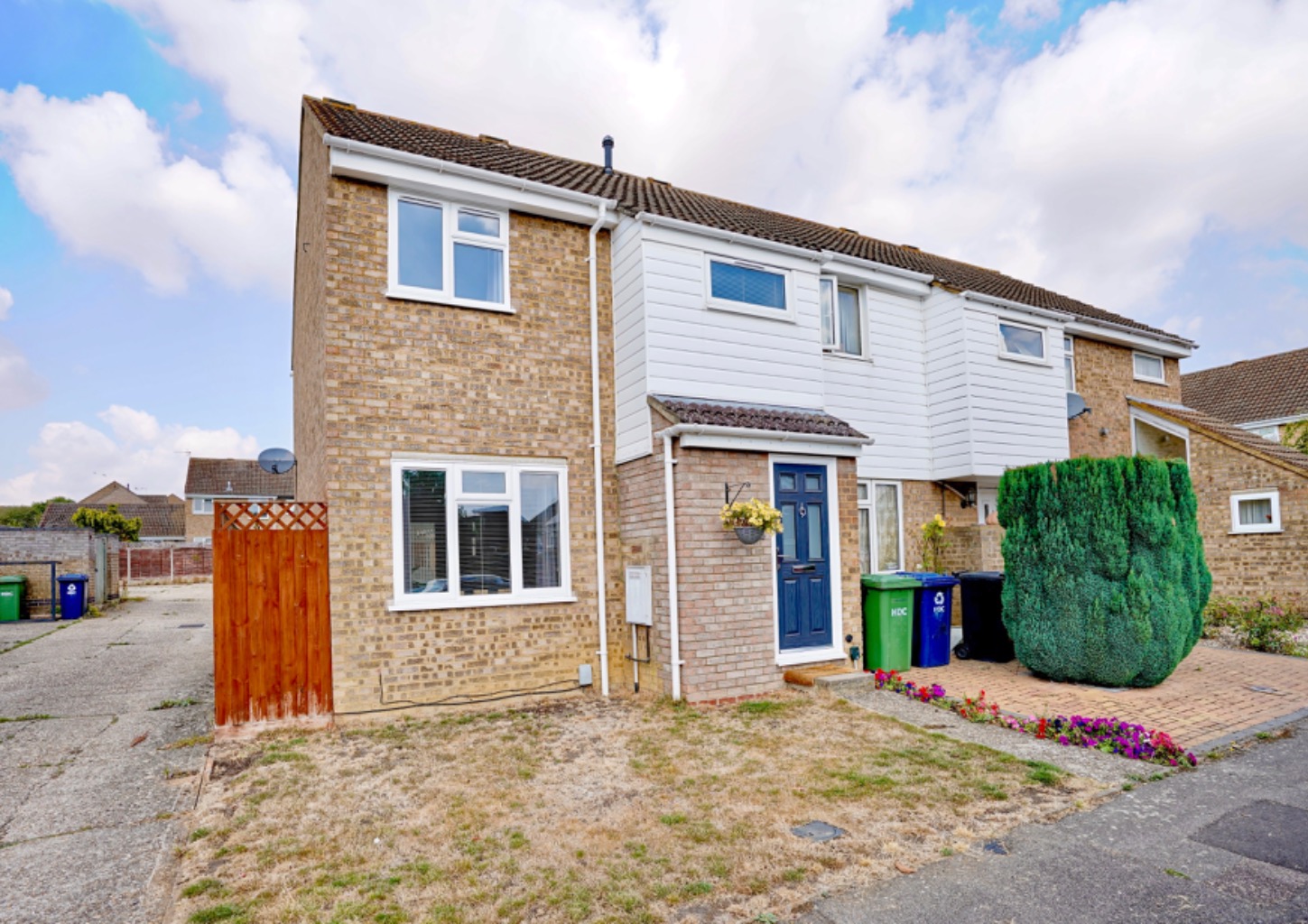 3 bed end of terrace house for sale in Bedford Crescent, St Ives - Property Image 1