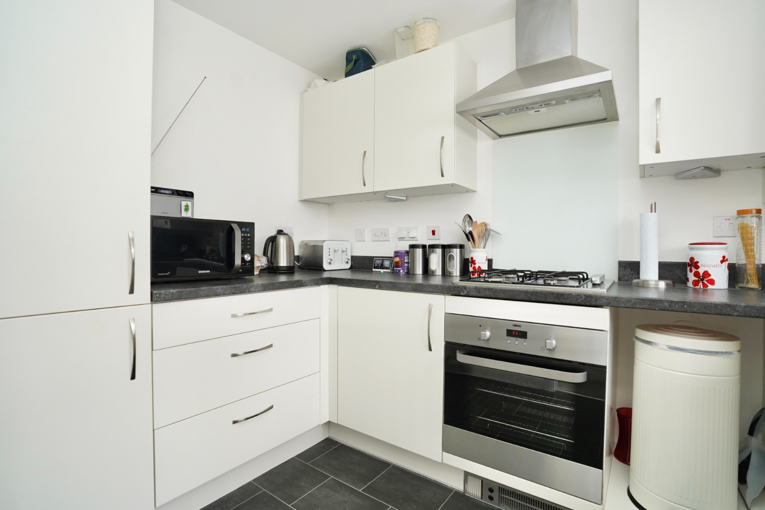 3 bed semi-detached house for sale in Beck Court, St. Ives 2