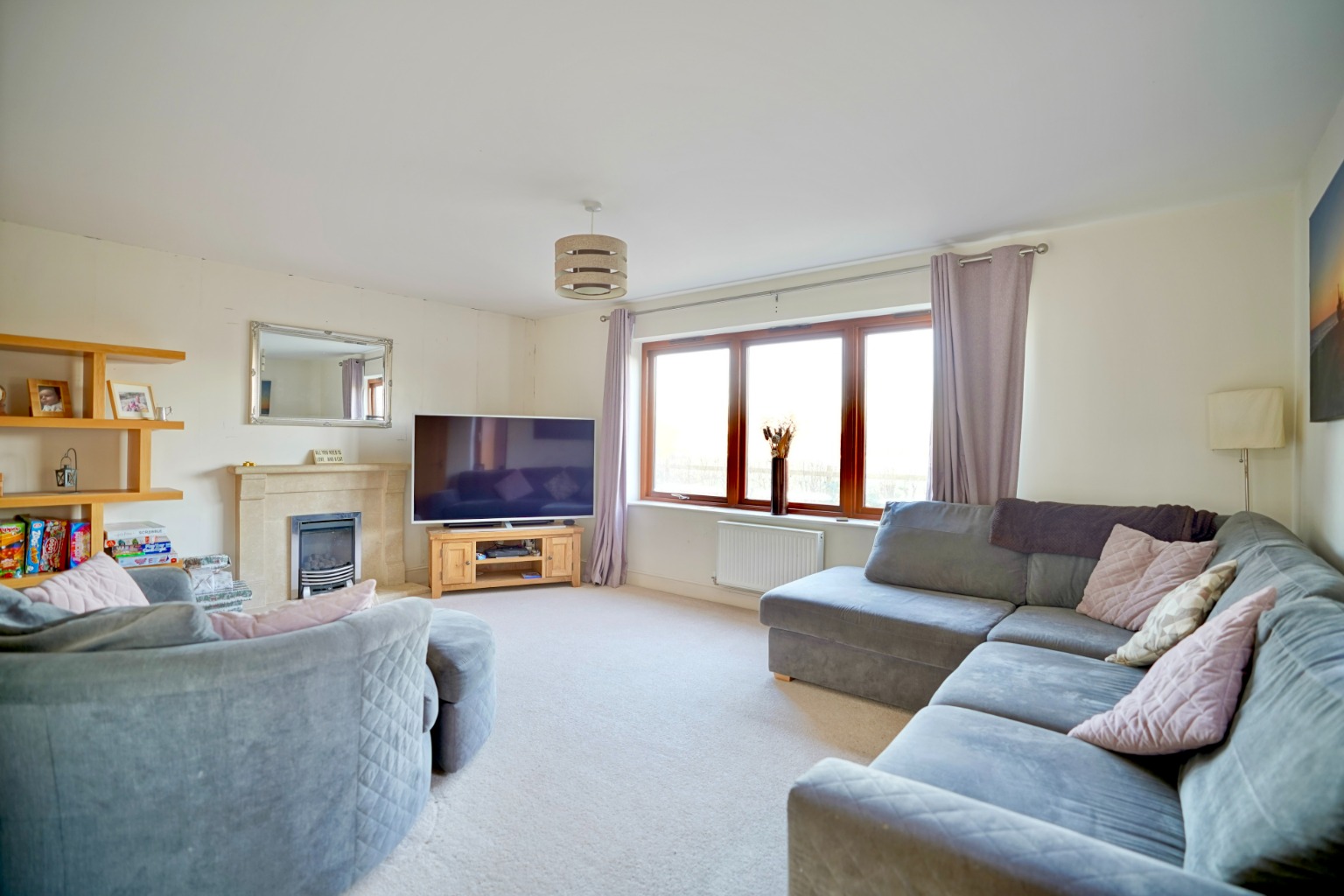5 bed semi-detached house for sale in Manor Place, Huntingdon  - Property Image 3