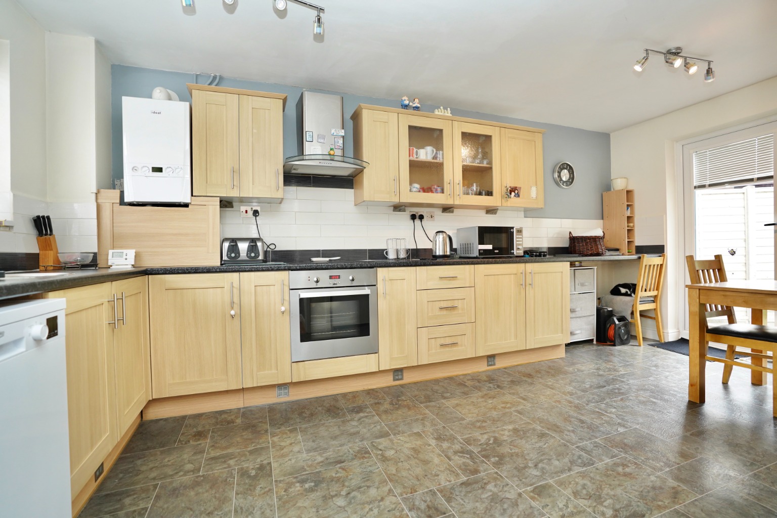 3 bed detached house for sale in Highfield Avenue, Huntingdon  - Property Image 3