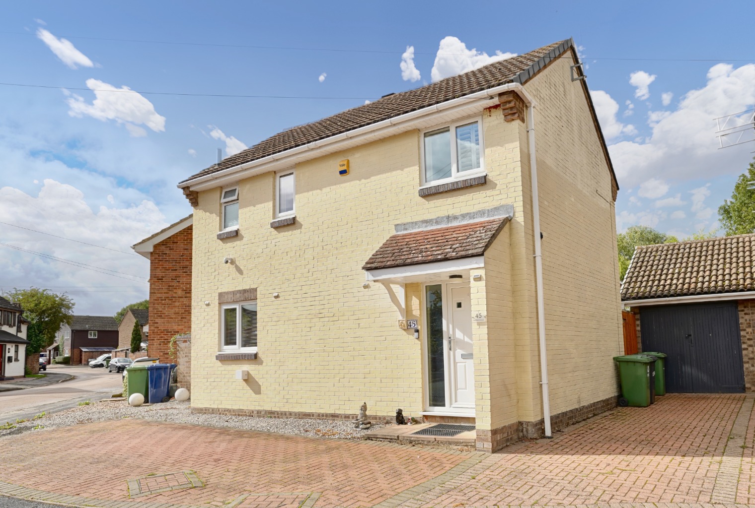 3 bed detached house for sale in Highfield Avenue, Huntingdon 9