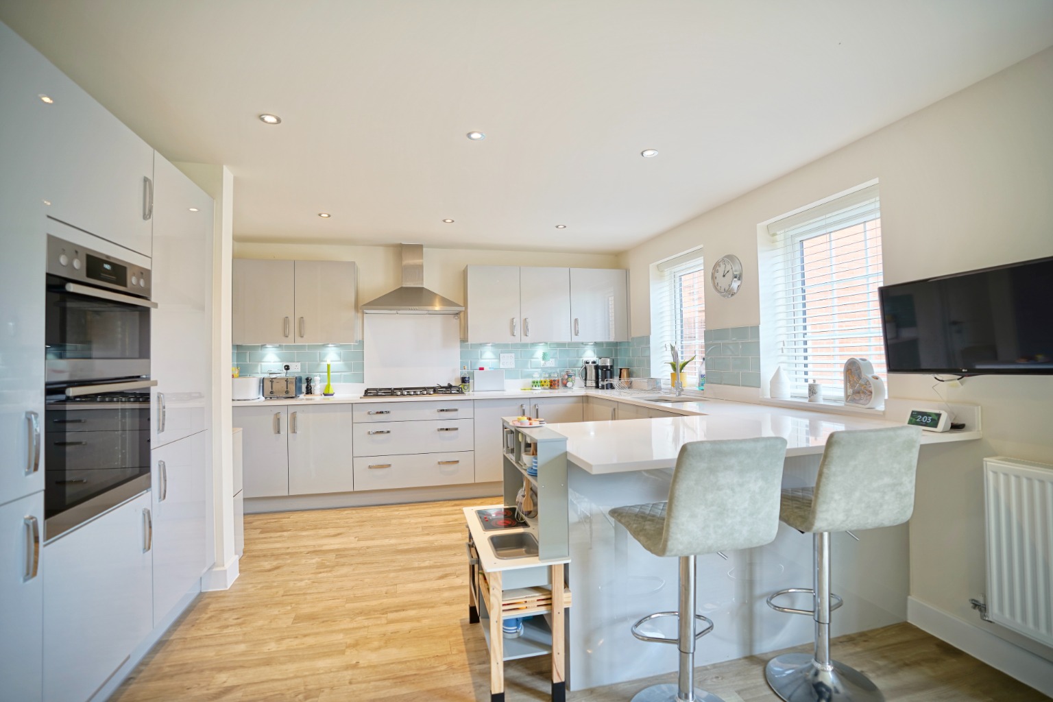 5 bed detached house for sale in Mahaddie Way, Huntingdon  - Property Image 2
