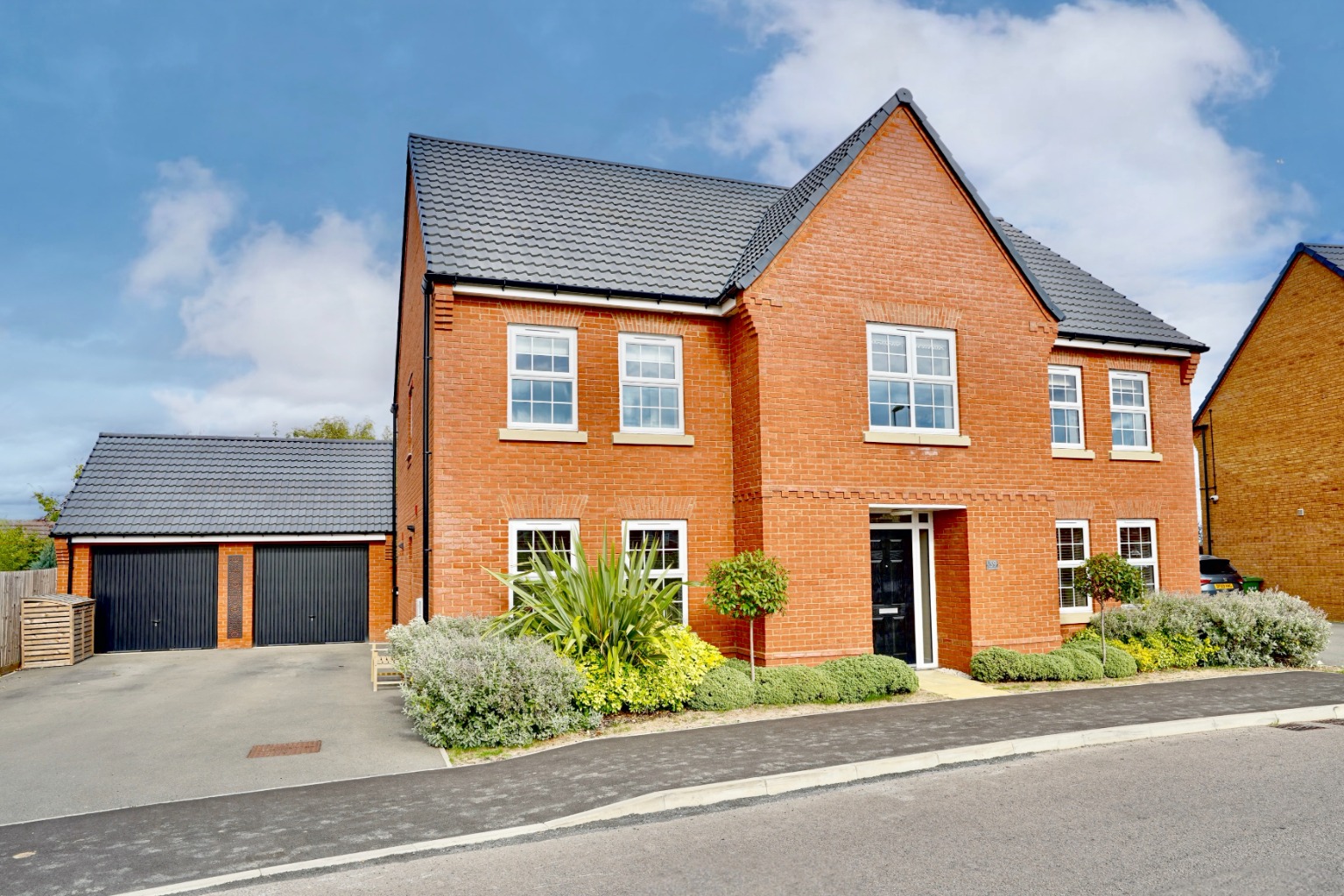 5 bed detached house for sale in Mahaddie Way, Huntingdon - Property Image 1