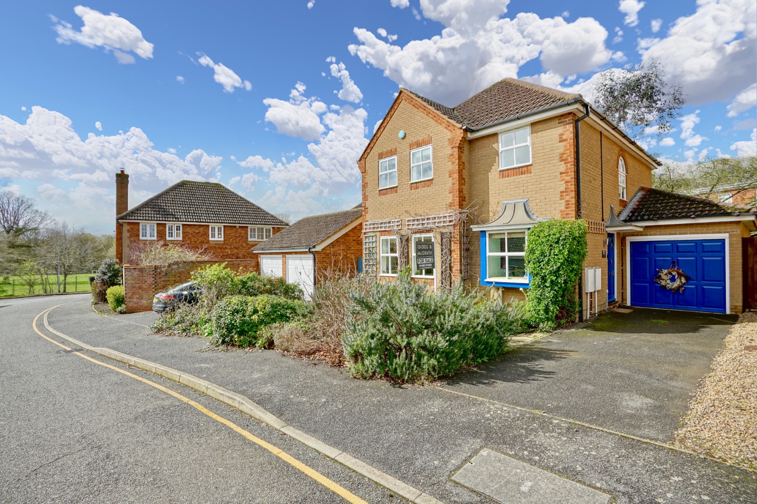 4 bed detached house for sale in Snowdonia Way, Huntingdon 1