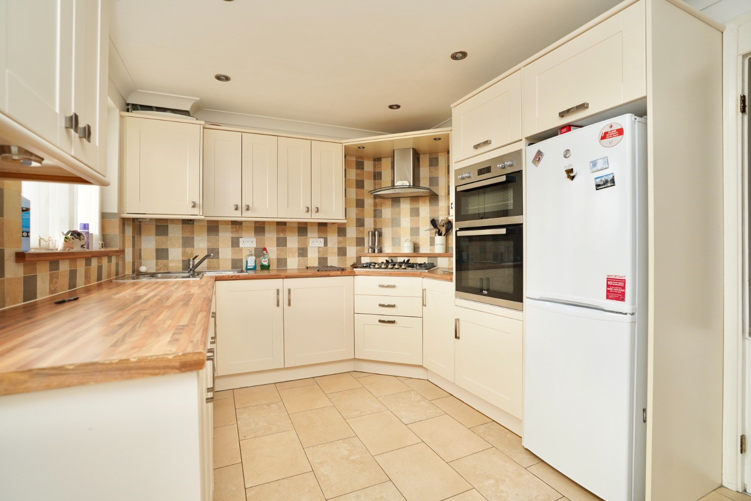 3 bed end of terrace house for sale in Prospero Way, Huntingdon 4