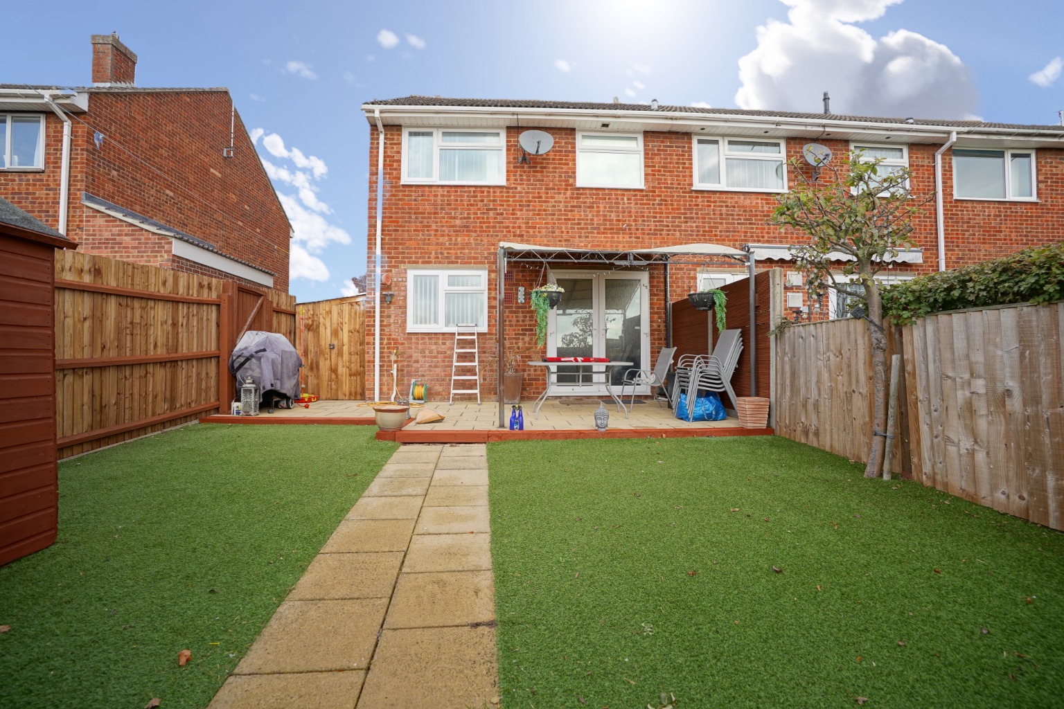 3 bed end of terrace house for sale in Prospero Way, Huntingdon 3