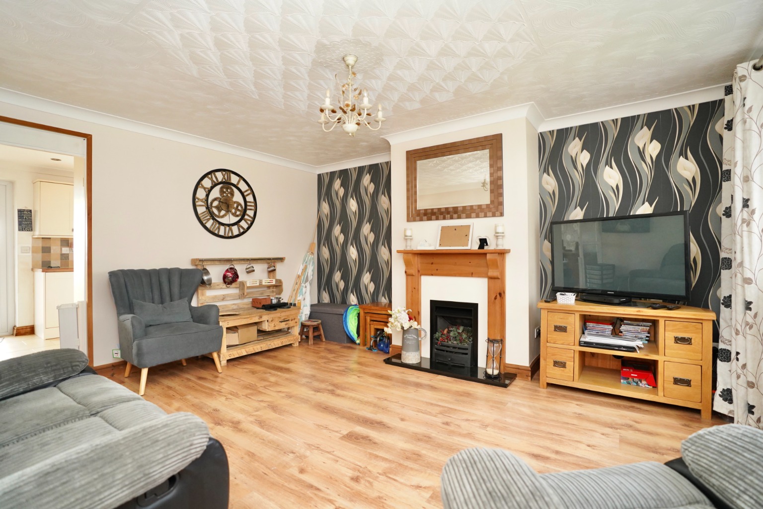 3 bed end of terrace house for sale in Prospero Way, Huntingdon 2