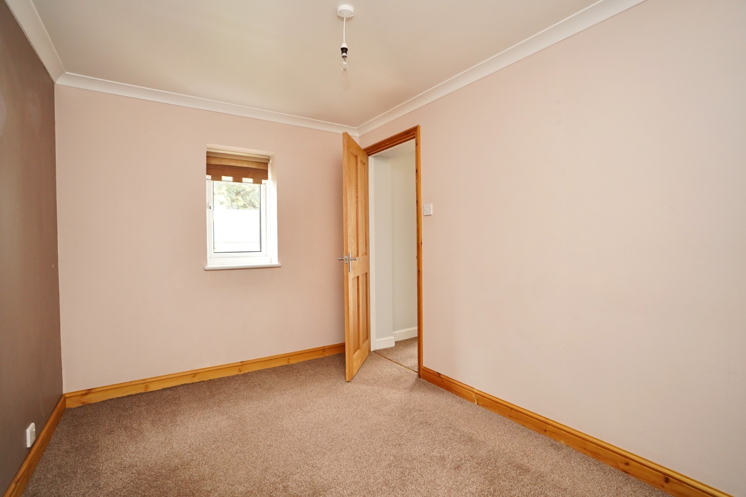 2 bed semi-detached bungalow for sale in Windsor Gardens, Huntingdon 8