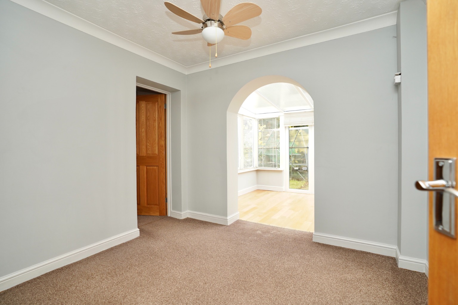2 bed semi-detached bungalow for sale in Windsor Gardens, Huntingdon  - Property Image 5