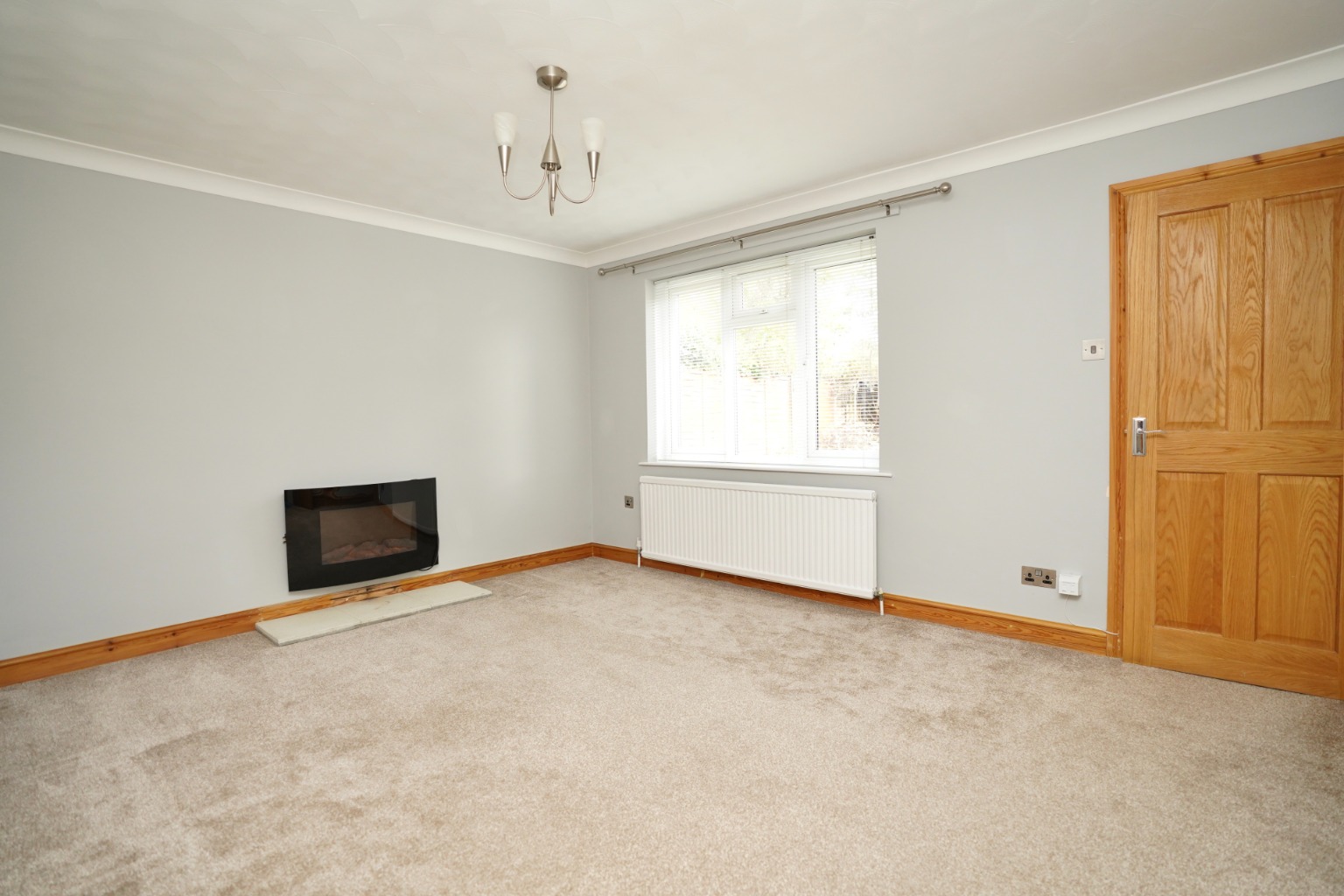 2 bed semi-detached bungalow for sale in Windsor Gardens, Huntingdon 1
