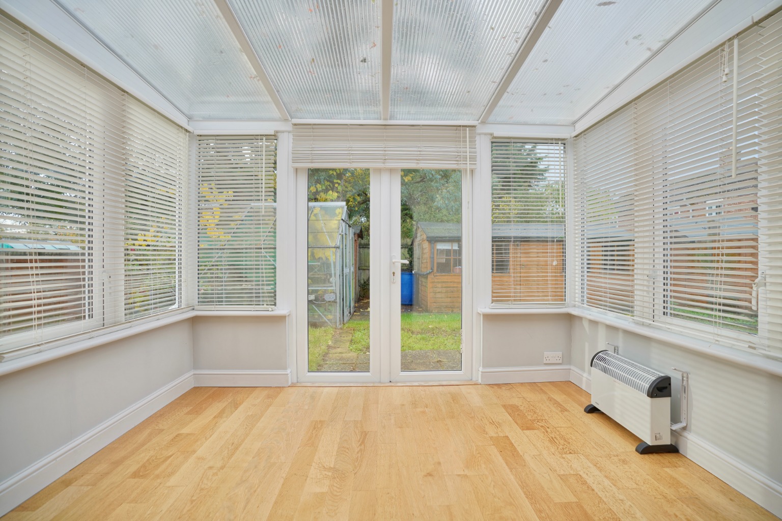 2 bed semi-detached bungalow for sale in Windsor Gardens, Huntingdon 5