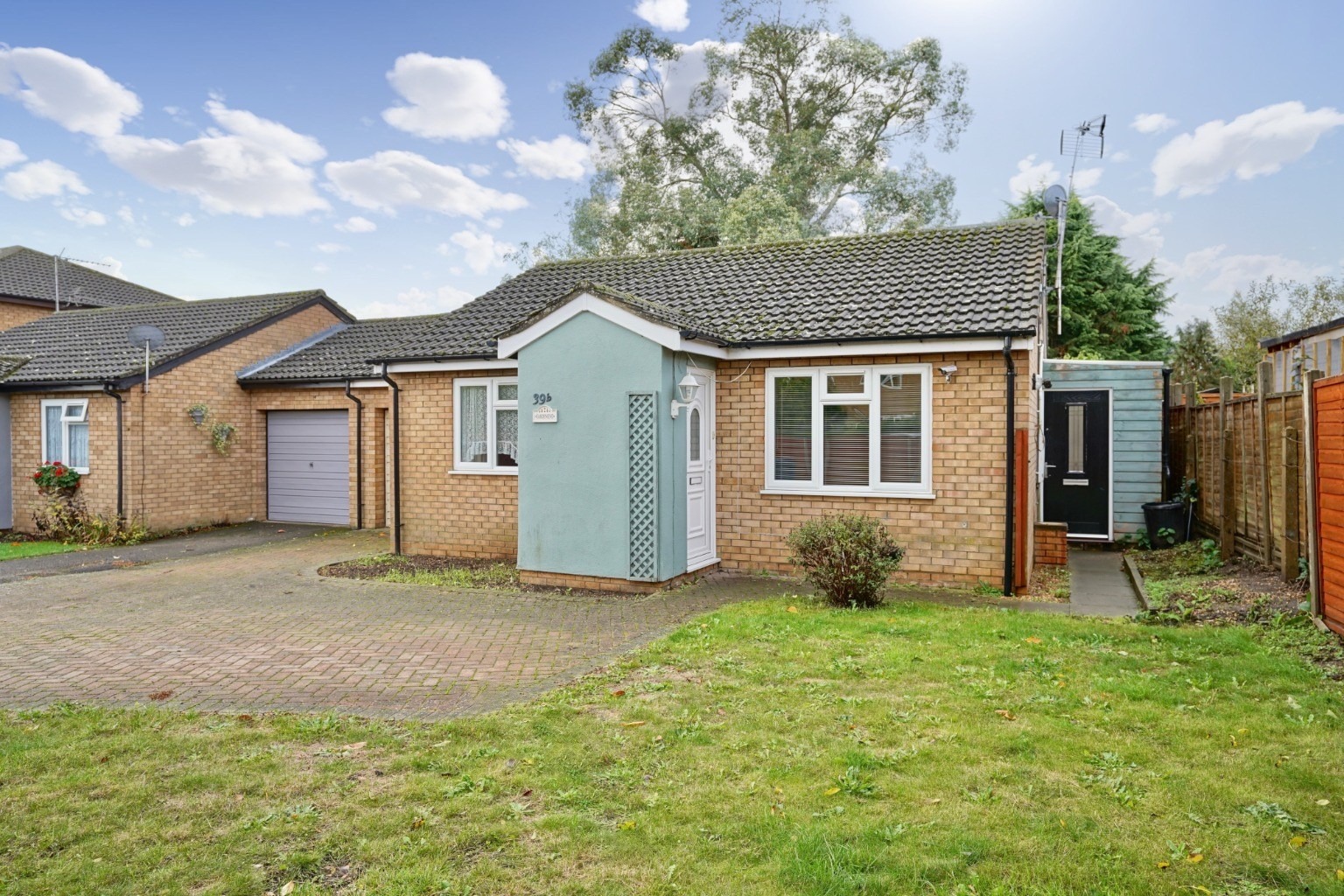 2 bed semi-detached bungalow for sale in Windsor Gardens, Huntingdon 11