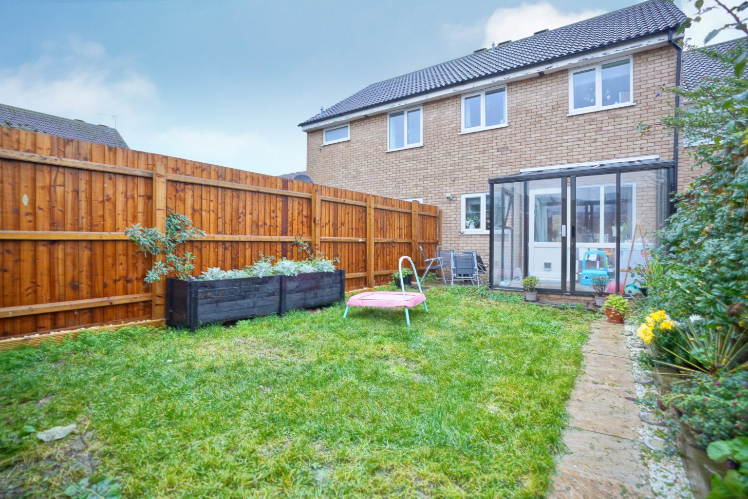 3 bed terraced house for sale in Stour Close, St. Ives 3