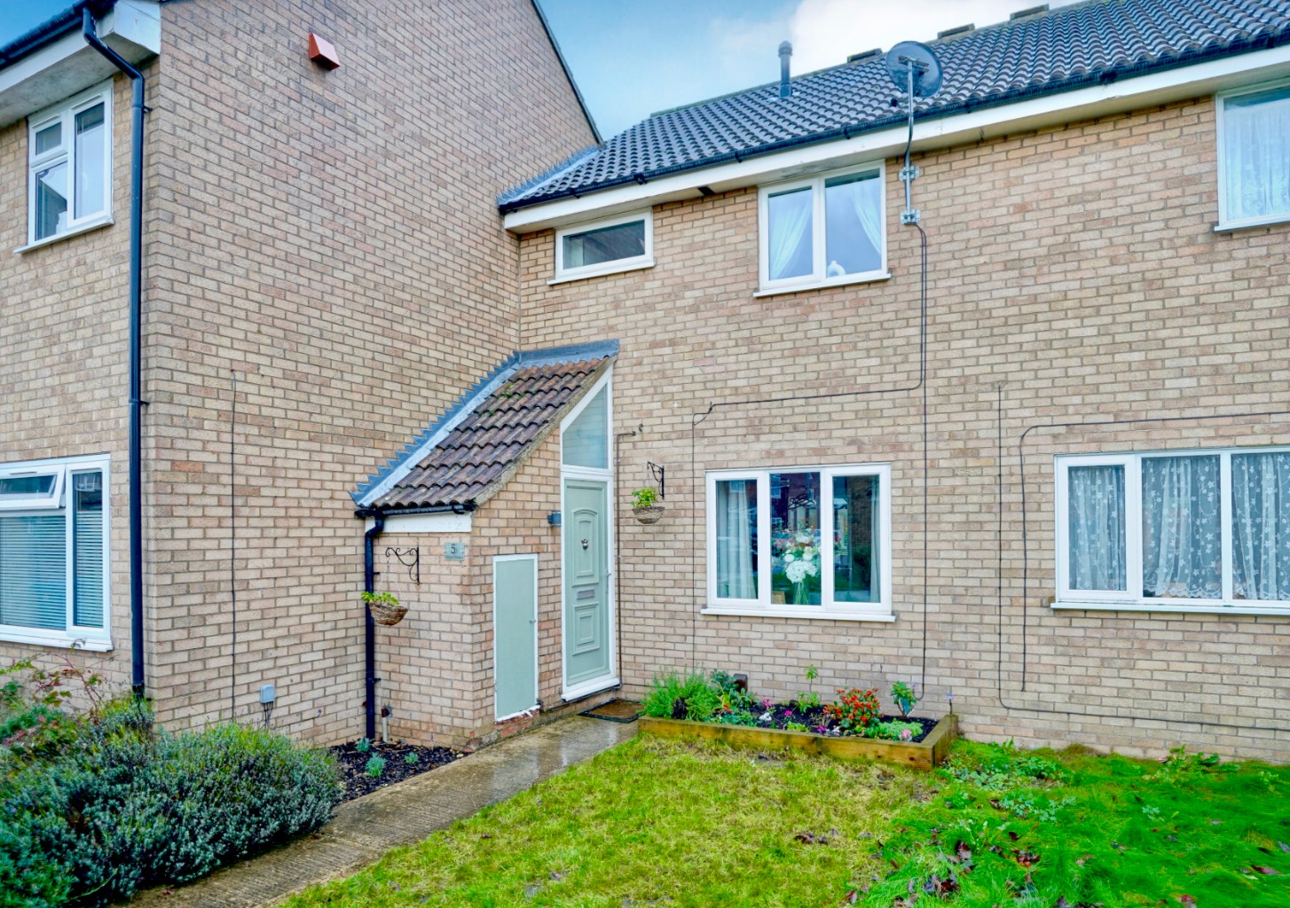 3 bed terraced house for sale in Stour Close, St. Ives 1