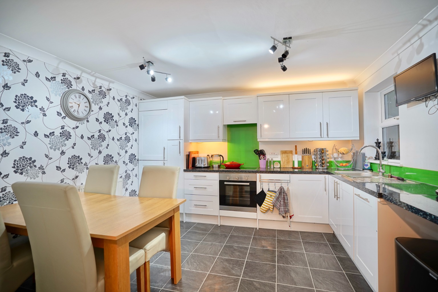 3 bed semi-detached house for sale in Chapel Road, Huntingdon 2