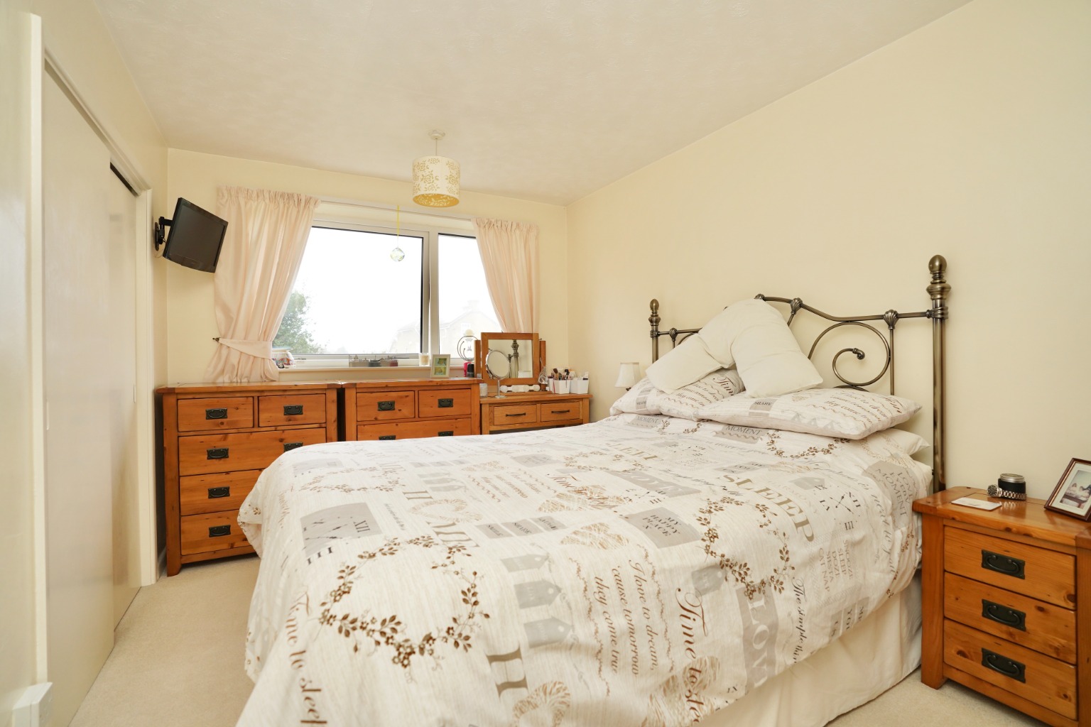 3 bed terraced house for sale in Saxon Close, Huntingdon  - Property Image 8