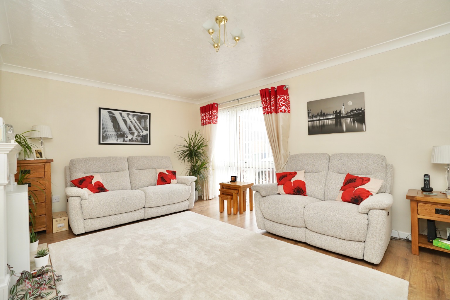 3 bed terraced house for sale in Saxon Close, Huntingdon 5