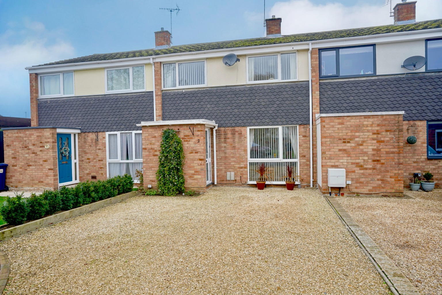 3 bed terraced house for sale in Saxon Close, Huntingdon - Property Image 1