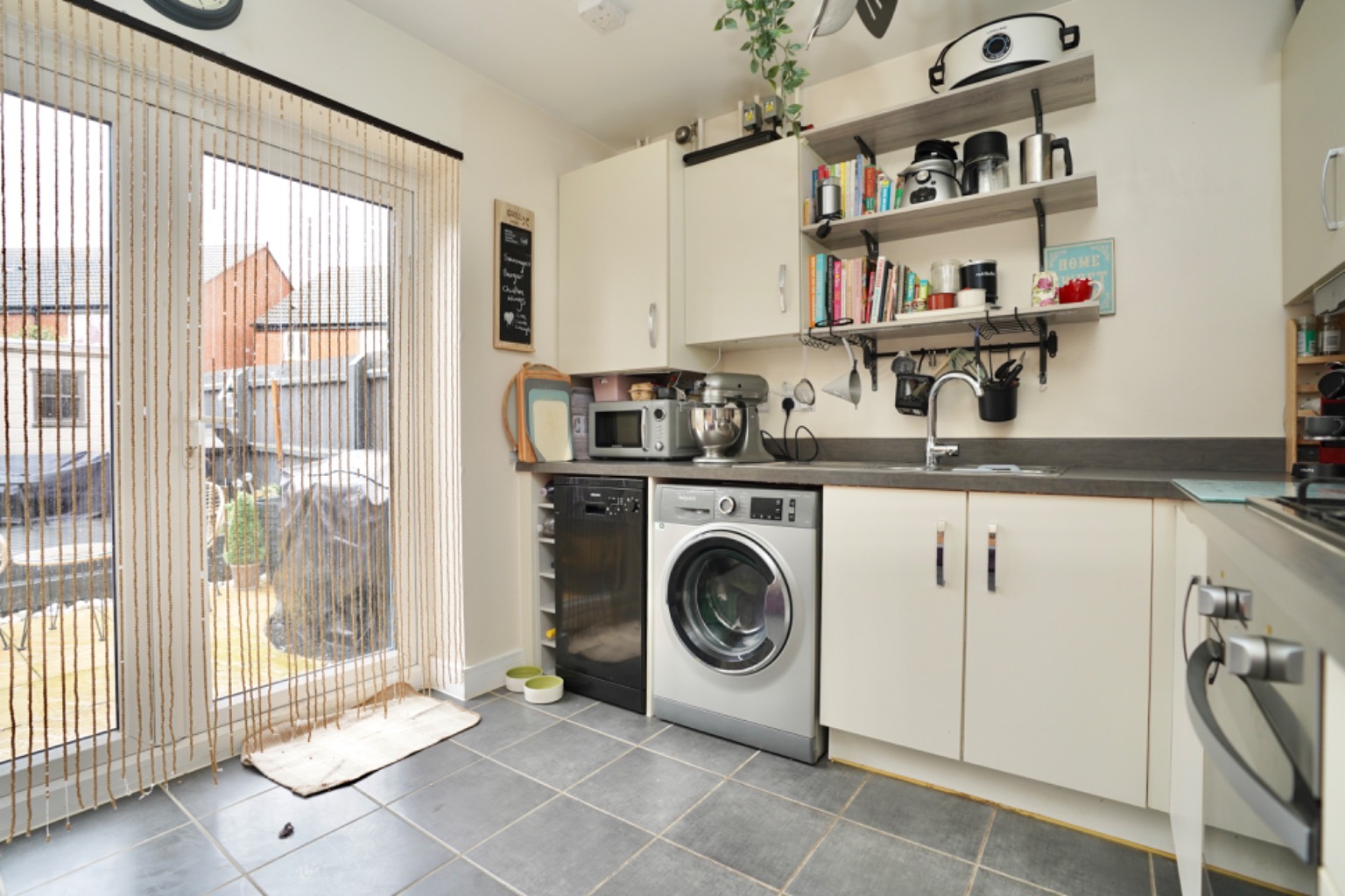 2 bed terraced house for sale in Wheatstone Road, Huntingdon 3