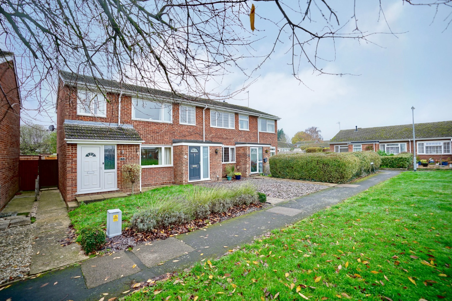 3 bed end of terrace house for sale in Lancelot Way, Huntingdon 15