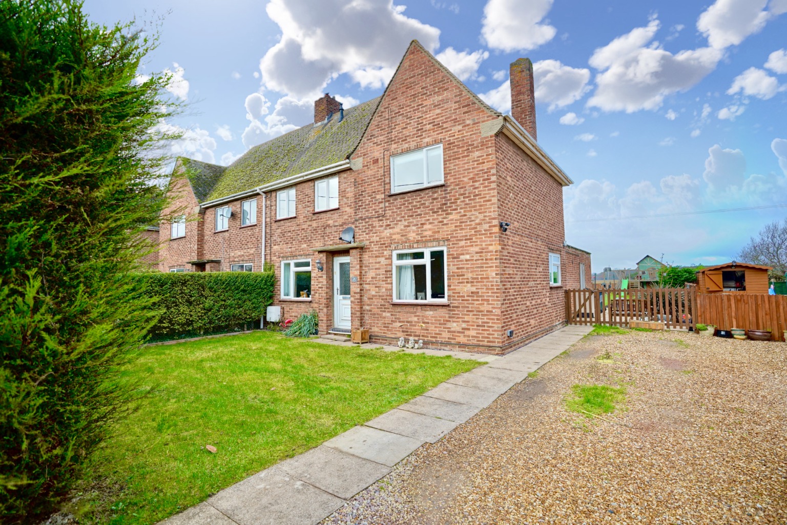3 bed semi-detached house for sale in Coronation Avenue, Huntingdon - Property Image 1