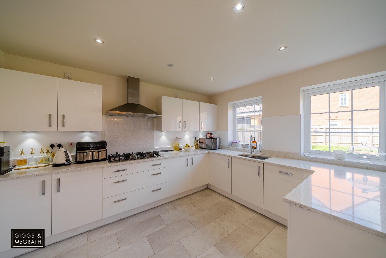 5 bed detached house for sale in Eldrida Drive, Huntingdon 5