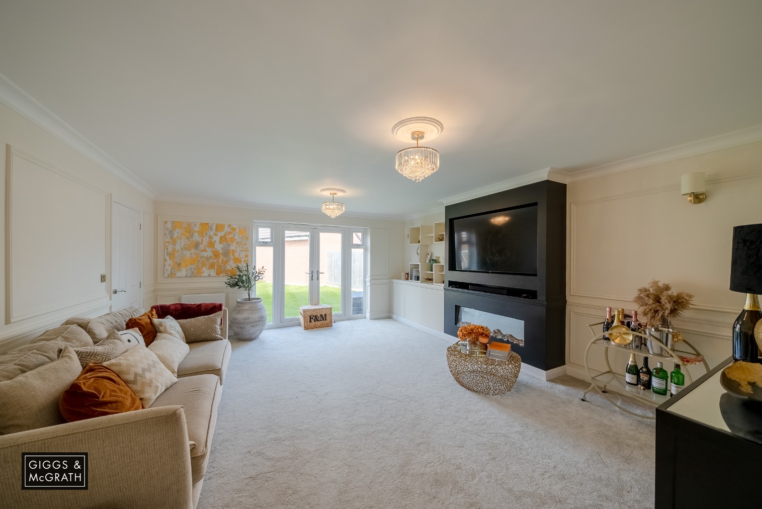 5 bed detached house for sale in Eldrida Drive, Huntingdon 4