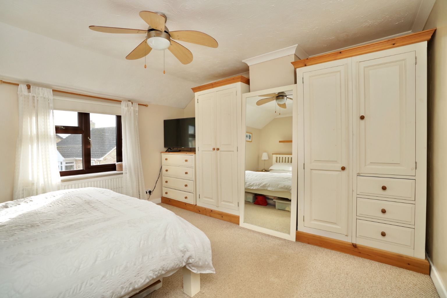 3 bed end of terrace house for sale in Warboys Road, Huntingdon 9