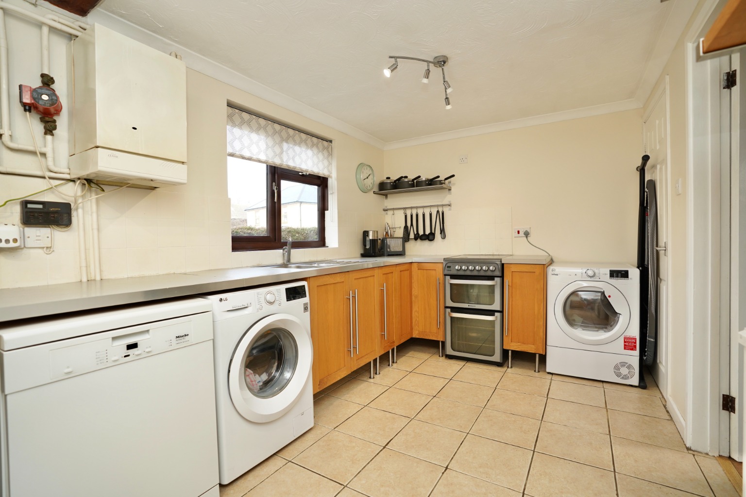 3 bed end of terrace house for sale in Warboys Road, Huntingdon 4