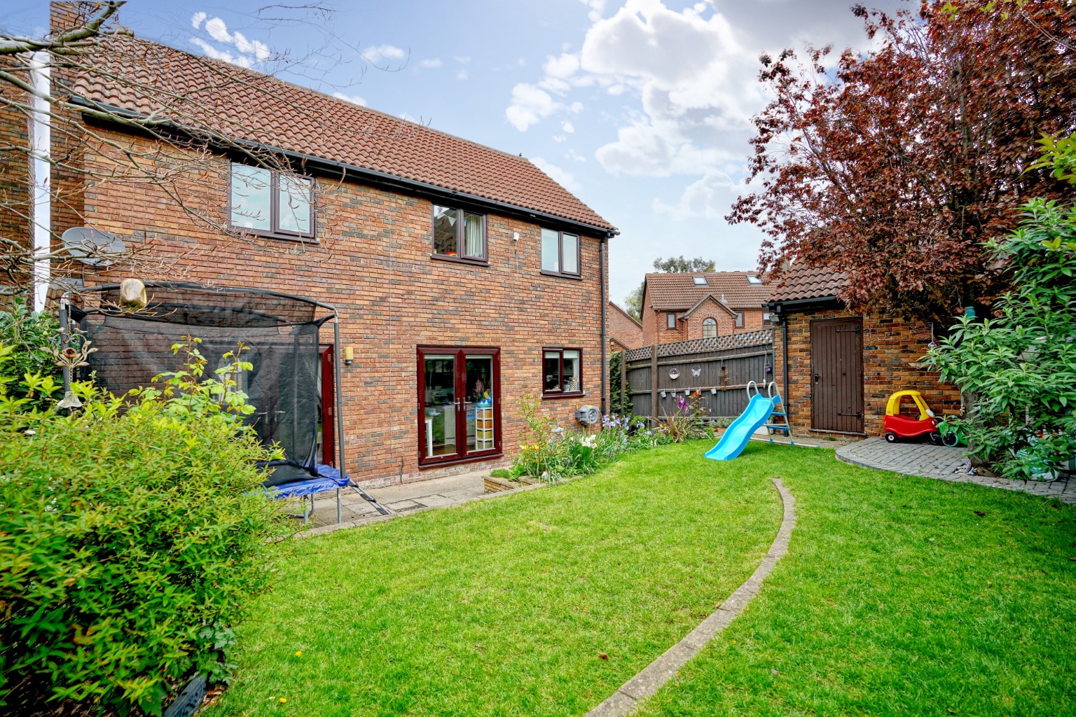 4 bed detached house for sale in Newton Road, Huntingdon 3