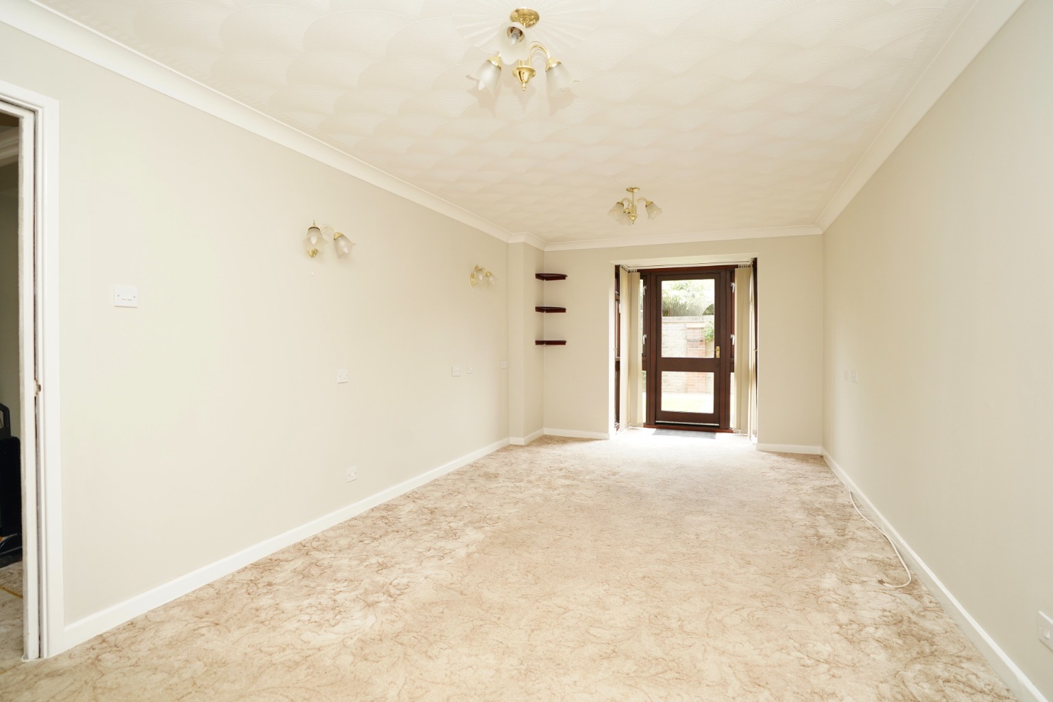 1 bed flat for sale in Woodlands, Huntingdon 1