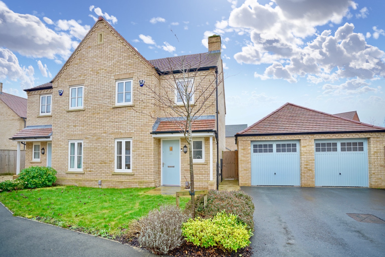 3 bed semi-detached house for sale in Somning Close, Huntingdon  - Property Image 1
