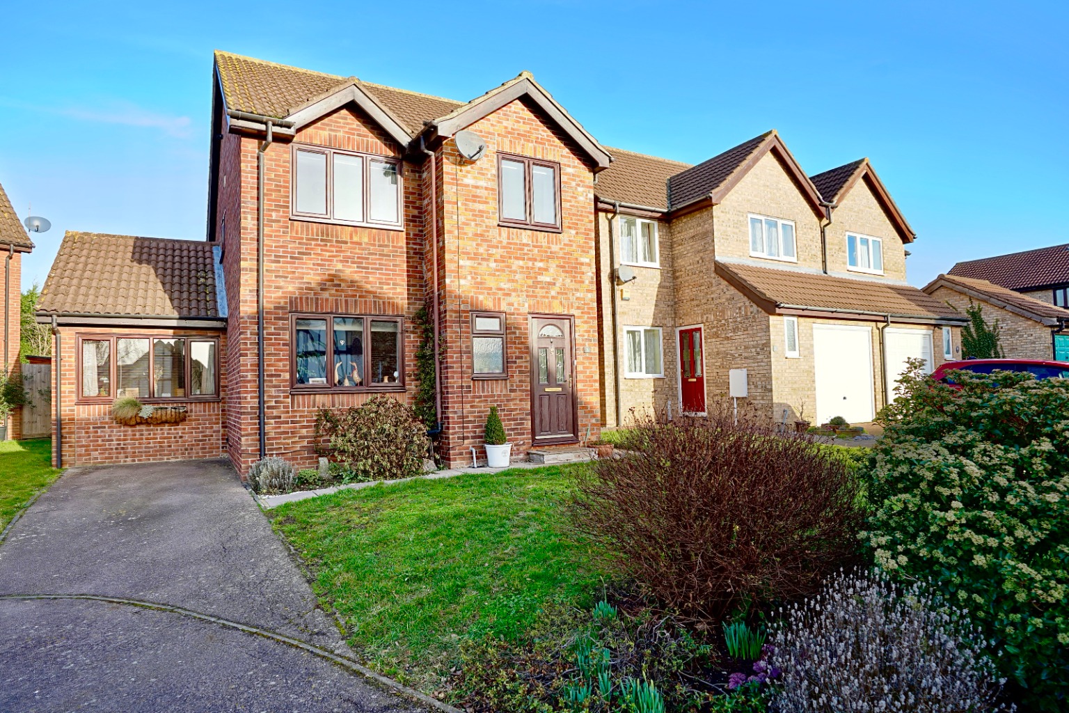 3 bed detached house for sale in Osprey Close, Huntingdon - Property Image 1