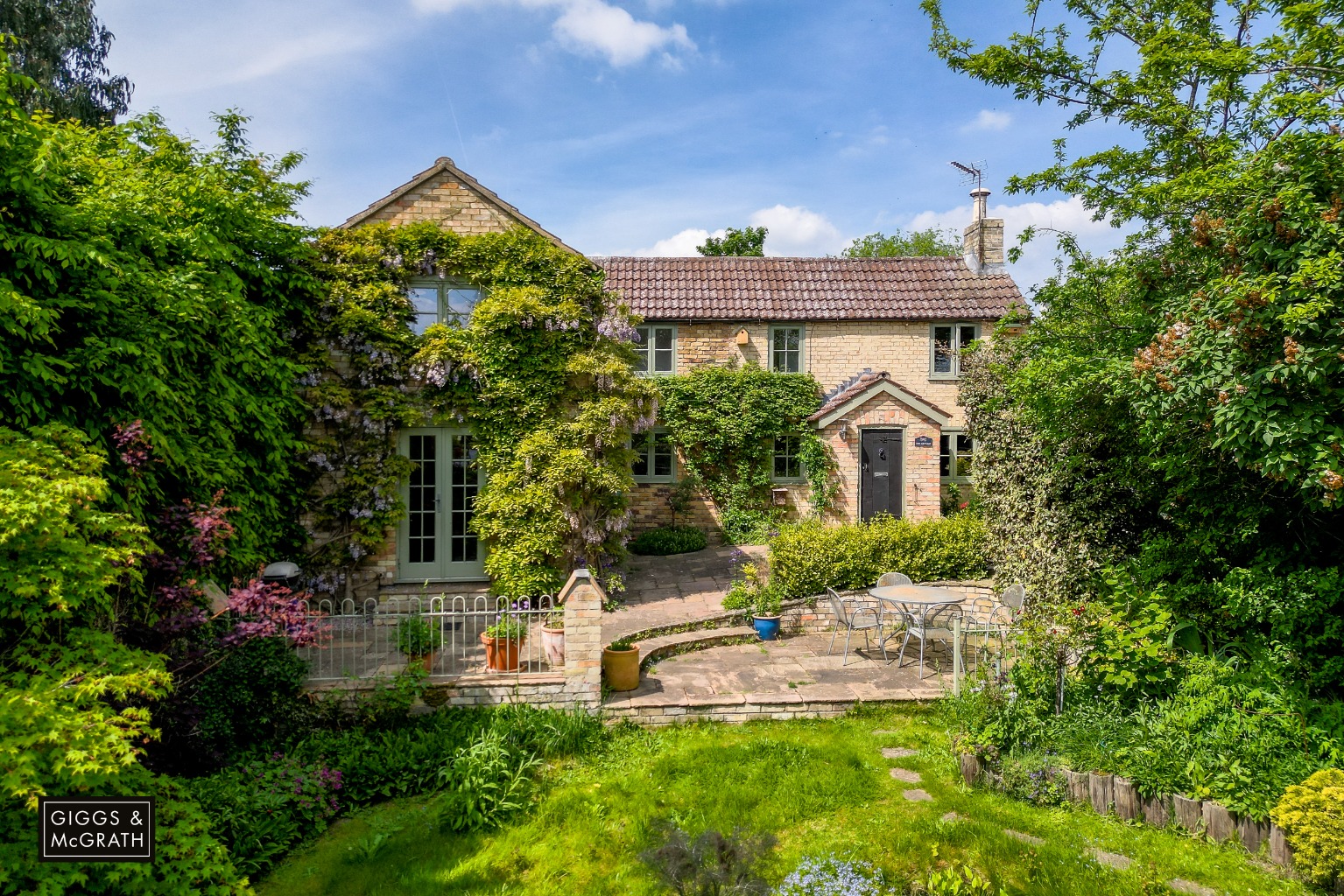 Nestled on a quiet side lane in the heart of Hartford, this stunning character home offers a tranquil oasis while being conveniently located near shops, pubs, and the picturesque riverside leading to Huntingdon.