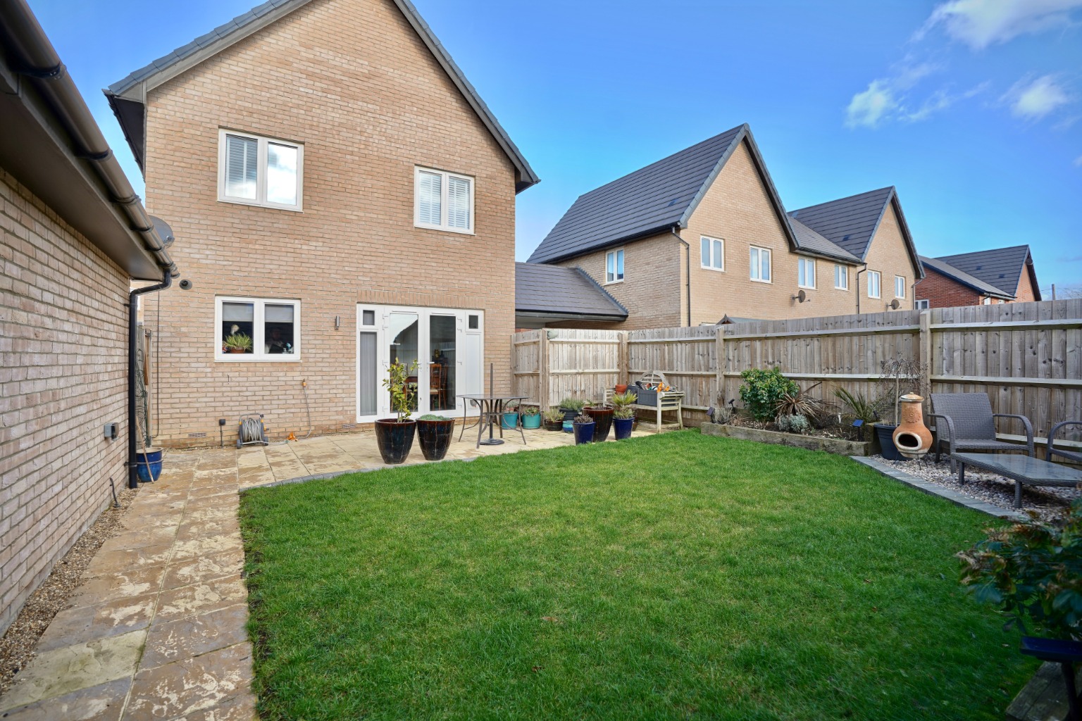 3 bed detached house for sale in Suffolk Close, Huntingdon 9