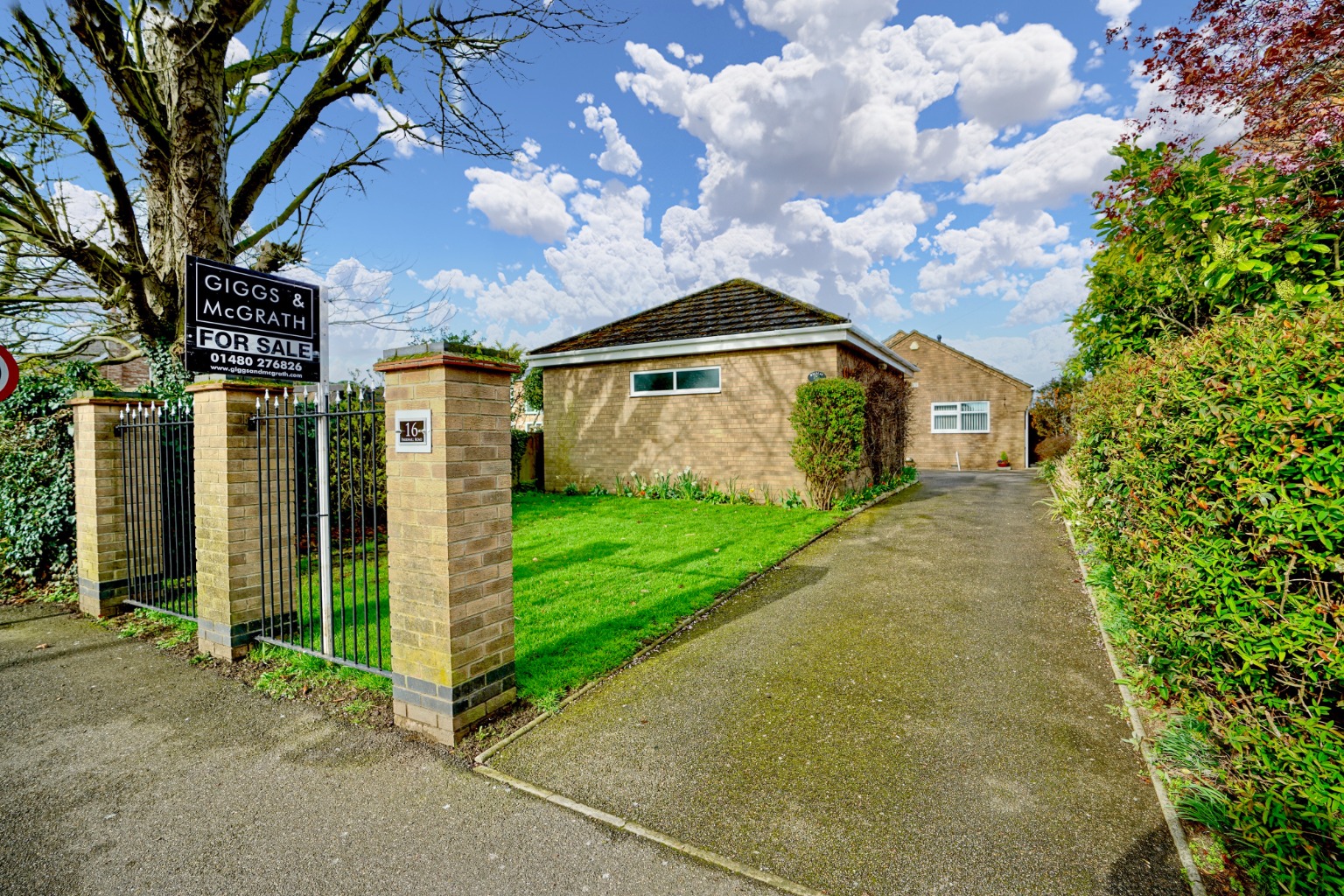 3 bed detached bungalow for sale in Parkhall Road, Huntingdon - Property Image 1