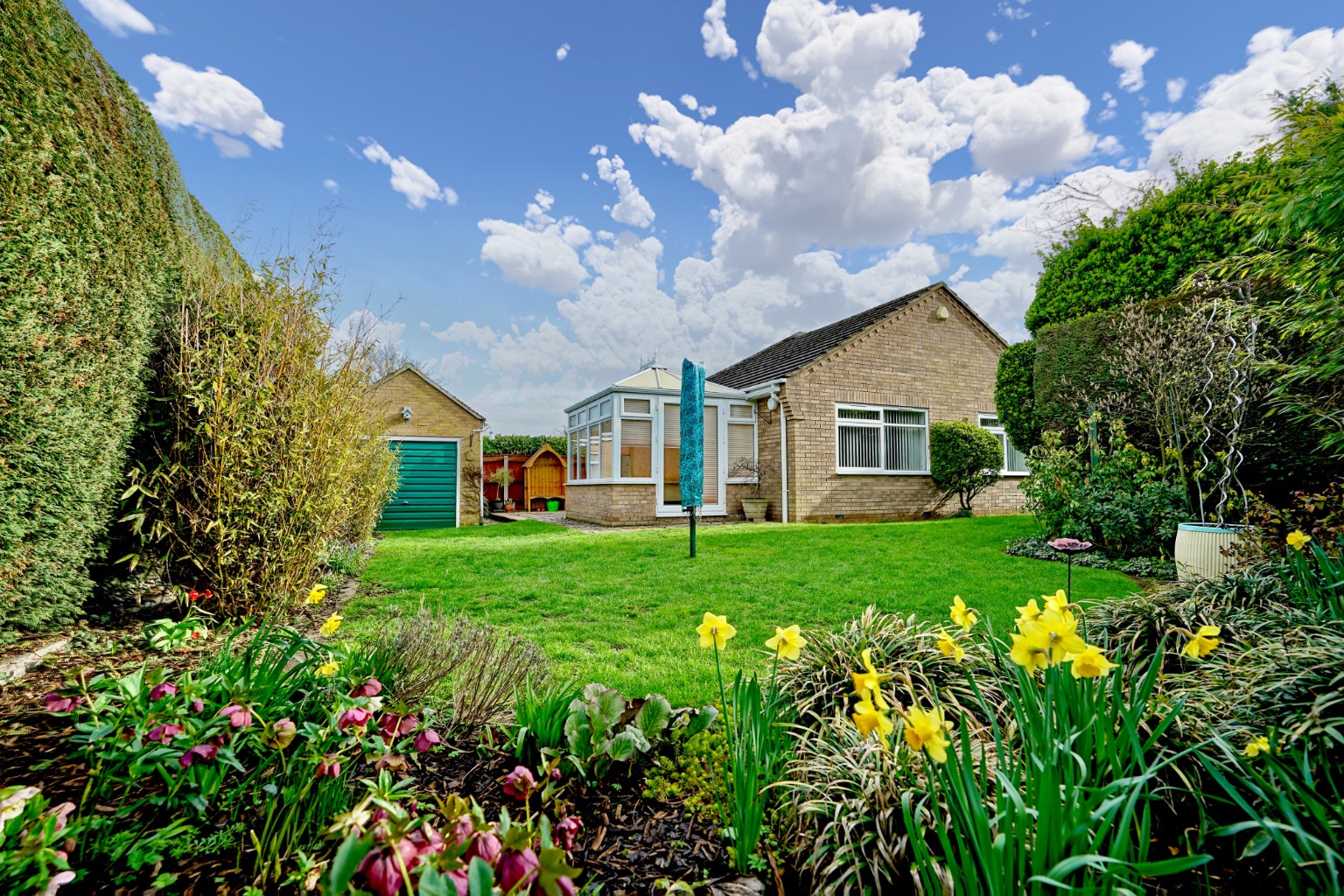 3 bed detached bungalow for sale in Parkhall Road, Huntingdon - Property Image 1