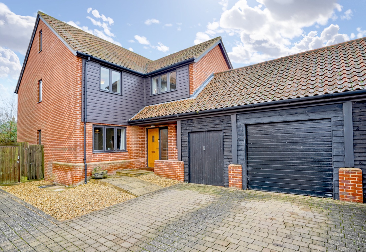 4 bed detached house for sale in James Wadsworth Close, Cambridge  - Property Image 1
