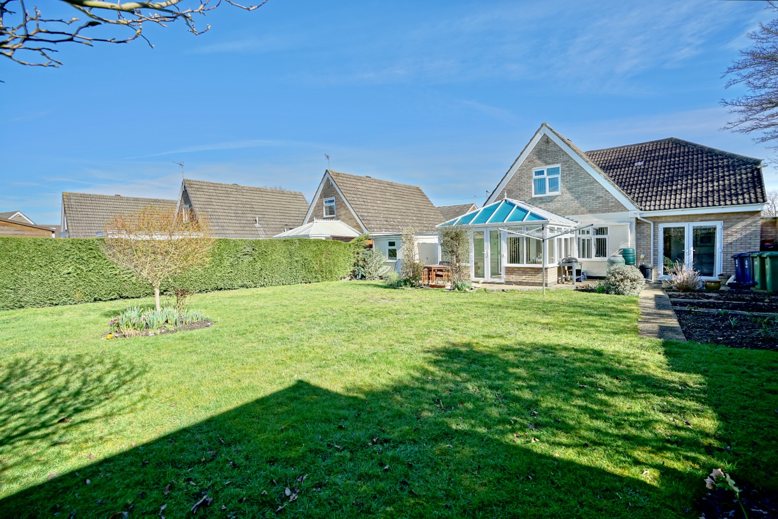 4 bed detached house for sale in Dunholt Way, Huntingdon 3